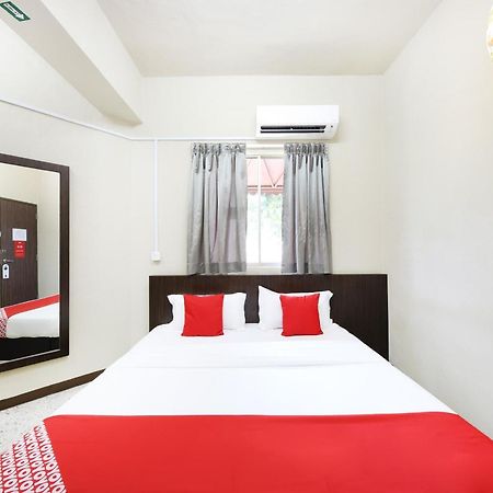 Oyo 507 Aikka Hotel Butterworth Extérieur photo