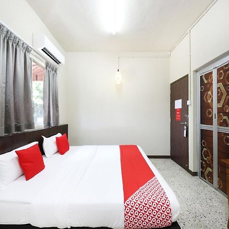 Oyo 507 Aikka Hotel Butterworth Extérieur photo